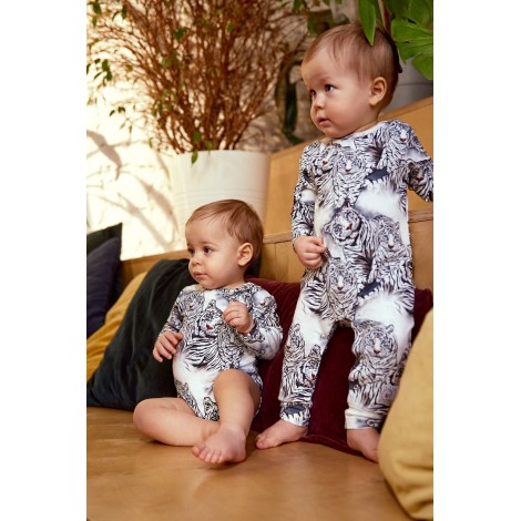 Hey Popinjay! Barboteuse, tout en un, en coton bio pour bébé Hey Popinjay! Barboteuse, tout en un, en coton bio pour bébé