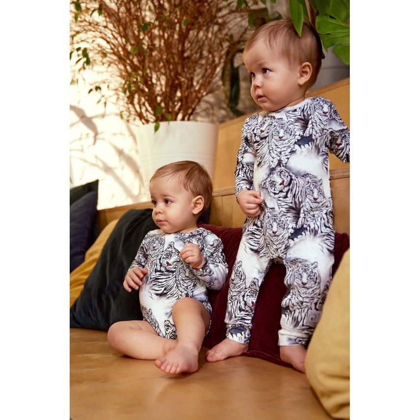Hey Popinjay! Barboteuse, tout en un, en coton bio pour bébé Hey Popinjay! Barboteuse, tout en un, en coton bio pour bébé