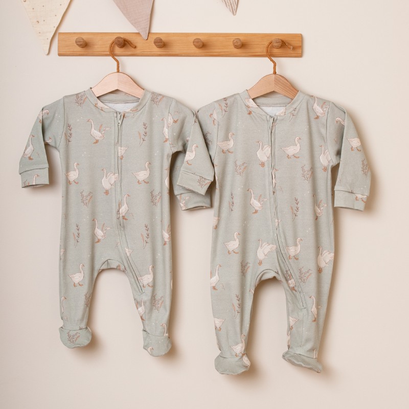 Romper / Pyjama - Glückliche Gänse Olivgrün